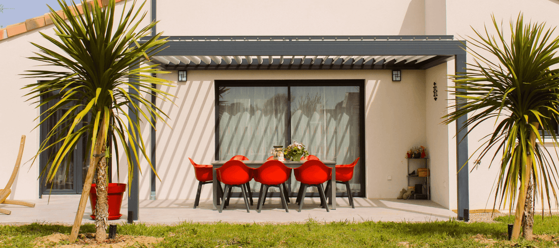 Can a pergola be attached to the house?