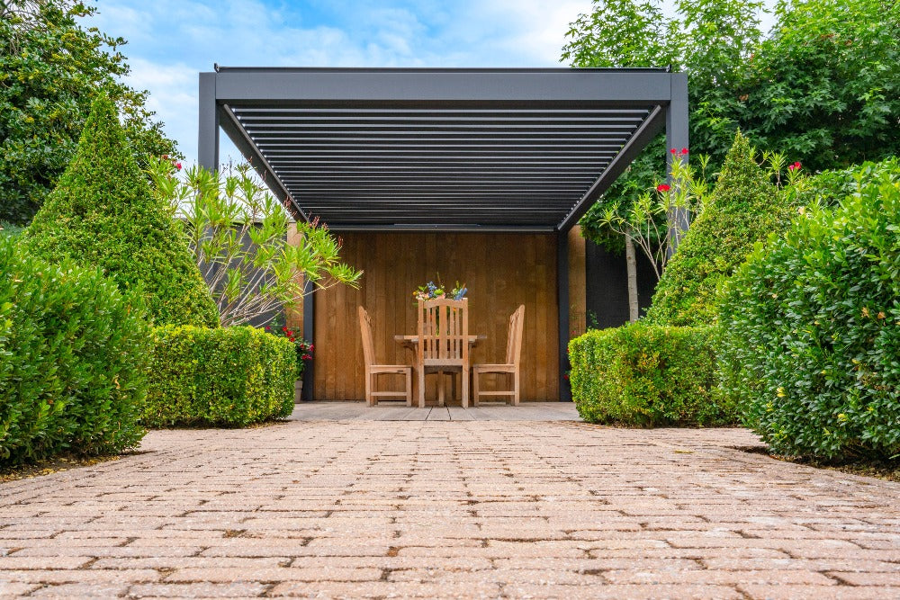 Deponti Pinela Aluminium Pergola Veranda - Front View with Garden 