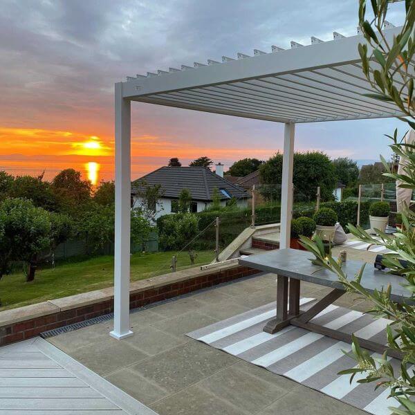 aluminium pergola 4x3 in the sunset