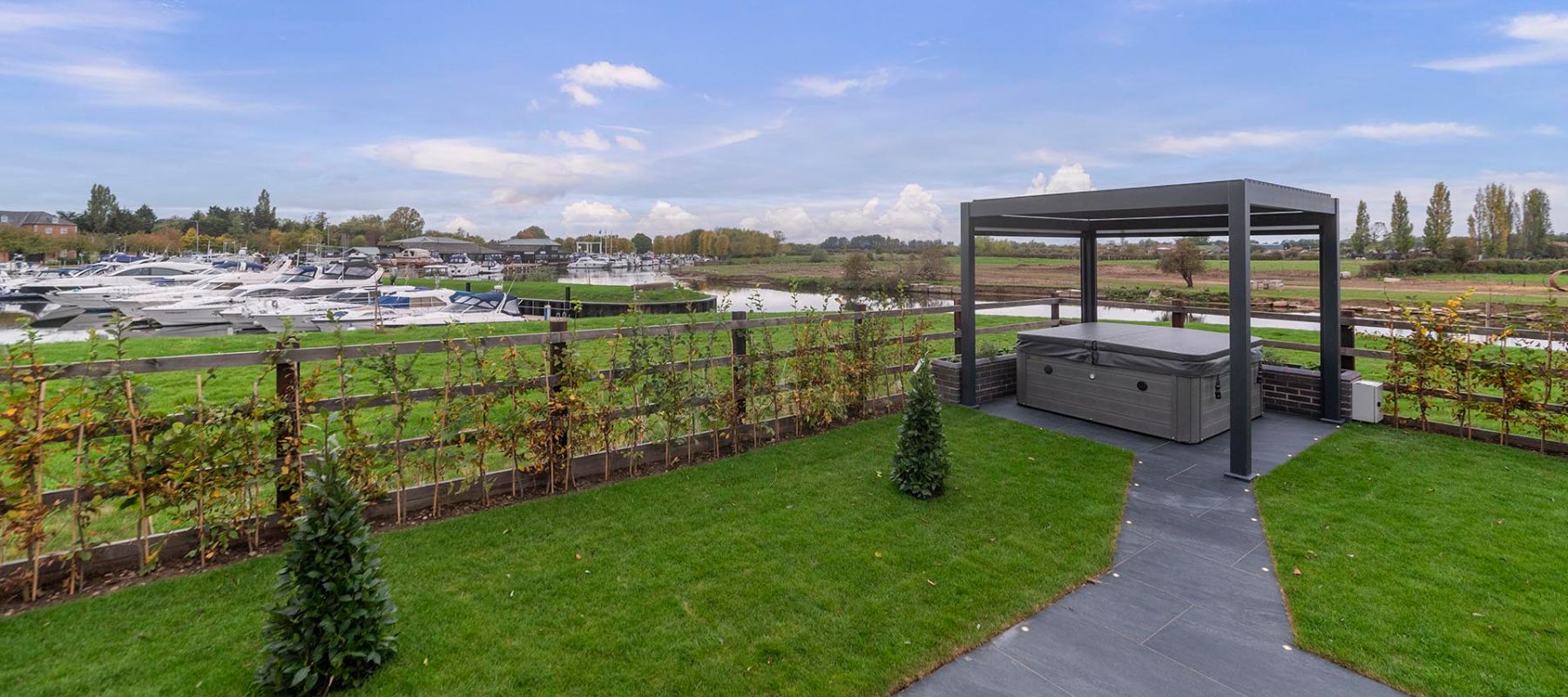aluminium pergola to cover hot tub